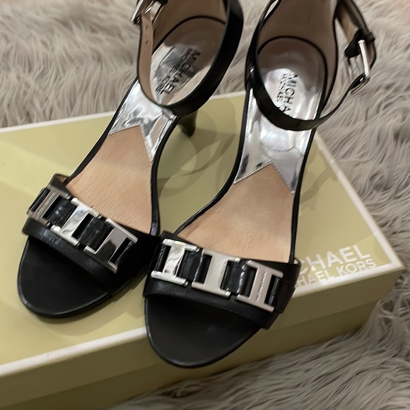 Michael Korss Greta Sandal - Picture 4 of 6
